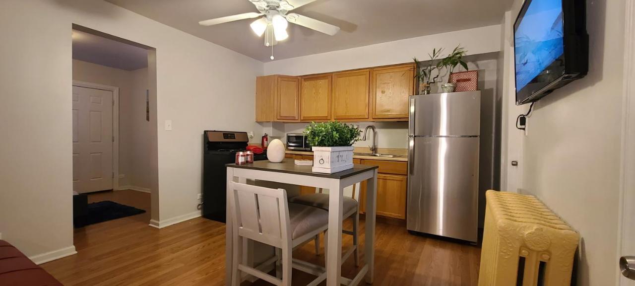 Cozy 1 Bedroom, 1 Min From Irving Park Blue Line, Free Parking 芝加哥 外观 照片